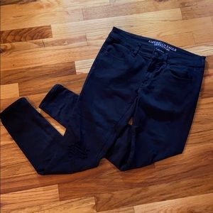 Am. Eagle Black Distressed Jegging